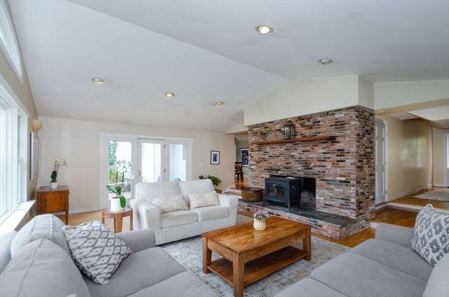 19 Register Road, Marion, MA 02738