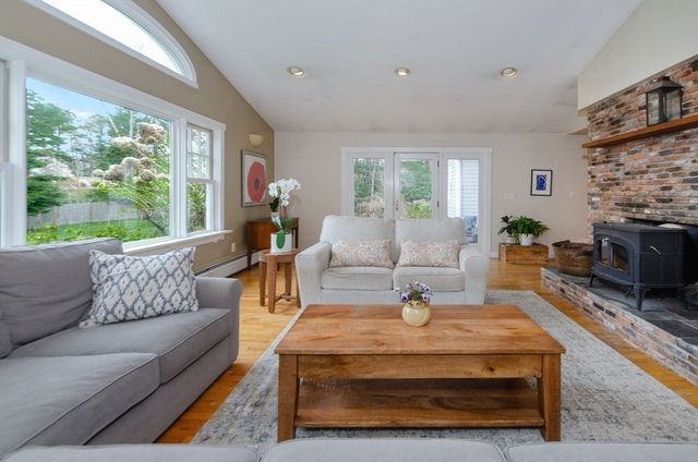 19 Register Road, Marion, MA 02738