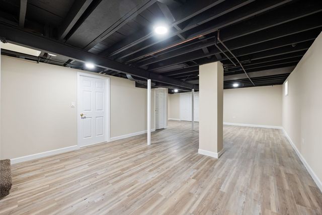 1941 N New England Avenue, Chicago, IL 60707