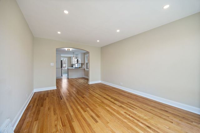 1941 N New England Avenue, Chicago, IL 60707