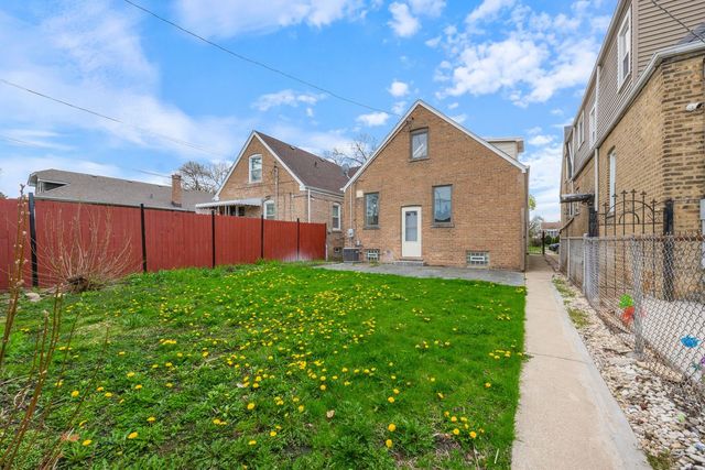 1941 N New England Avenue, Chicago, IL 60707