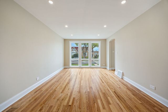 1941 N New England Avenue, Chicago, IL 60707