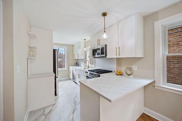 1941 N New England Avenue, Chicago, IL 60707