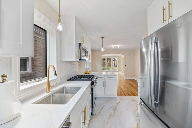 1941 N New England Avenue, Chicago, IL 60707