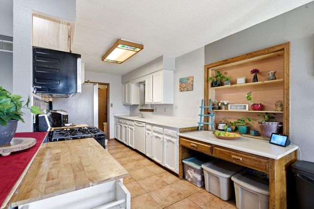 10012 Clearwater Court NW, Albuquerque, NM 87114