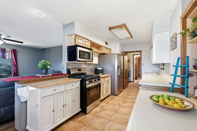 10012 Clearwater Court NW, Albuquerque, NM 87114