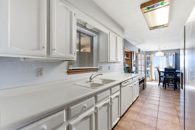 10012 Clearwater Court NW, Albuquerque, NM 87114