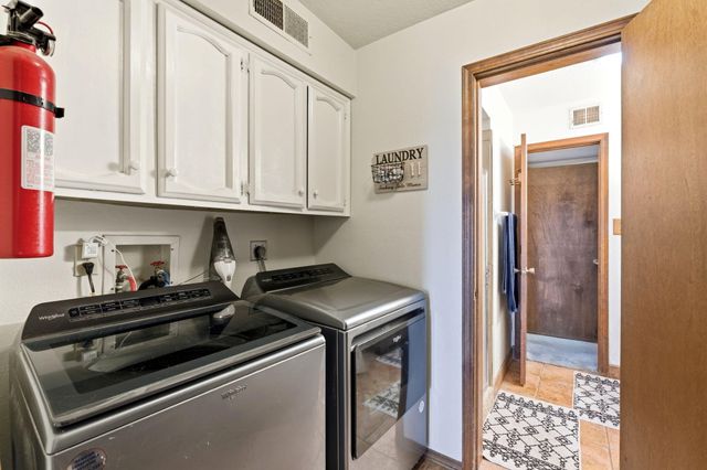 10012 Clearwater Court NW, Albuquerque, NM 87114