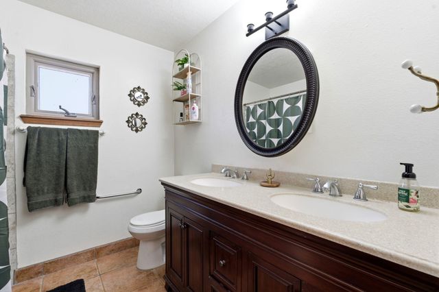 10012 Clearwater Court NW, Albuquerque, NM 87114