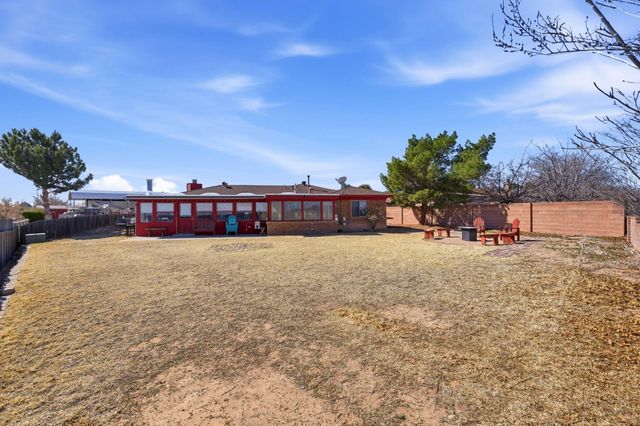 10012 Clearwater Court NW, Albuquerque, NM 87114