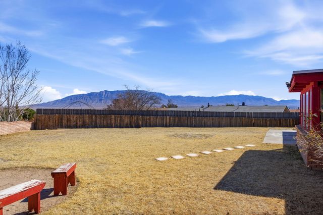 10012 Clearwater Court NW, Albuquerque, NM 87114