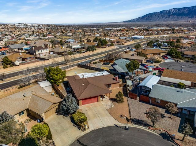 10012 Clearwater Court NW, Albuquerque, NM 87114