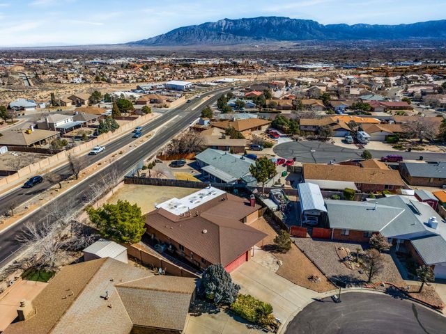 10012 Clearwater Court NW, Albuquerque, NM 87114