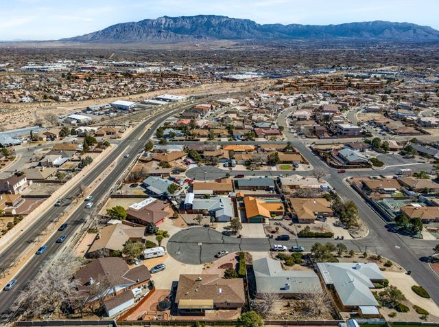 10012 Clearwater Court NW, Albuquerque, NM 87114