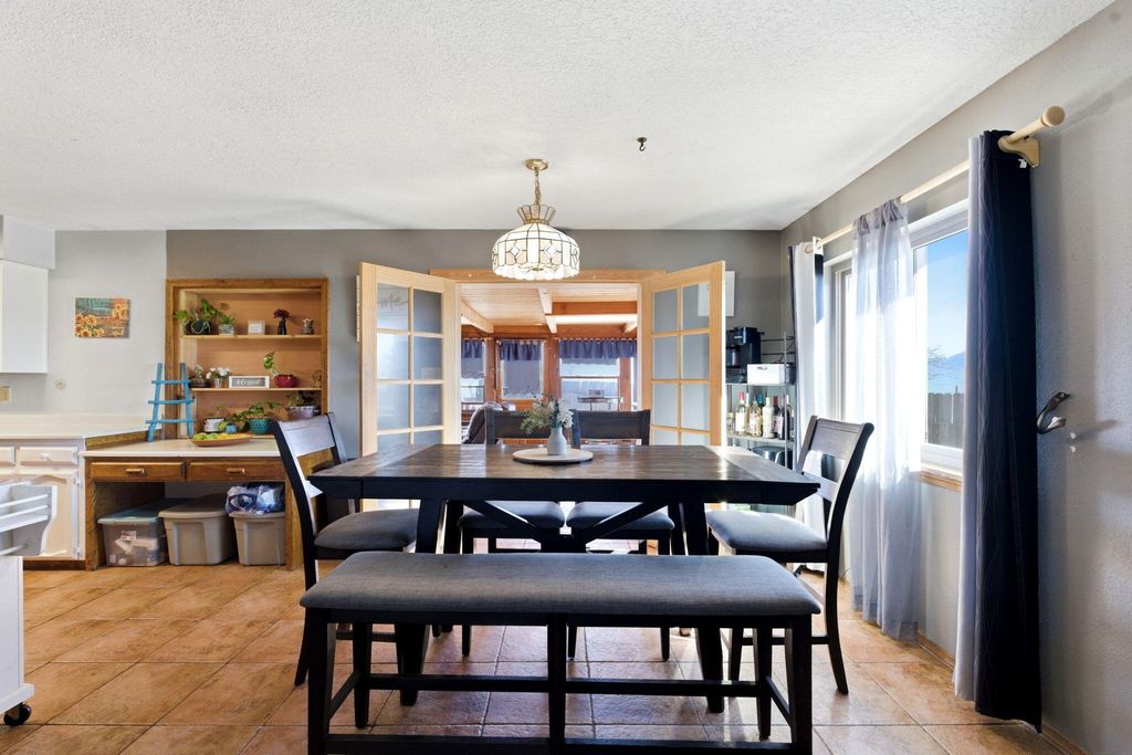 Image 10 of property listing at 10012 Clearwater Court NW, Albuquerque, NM 87114