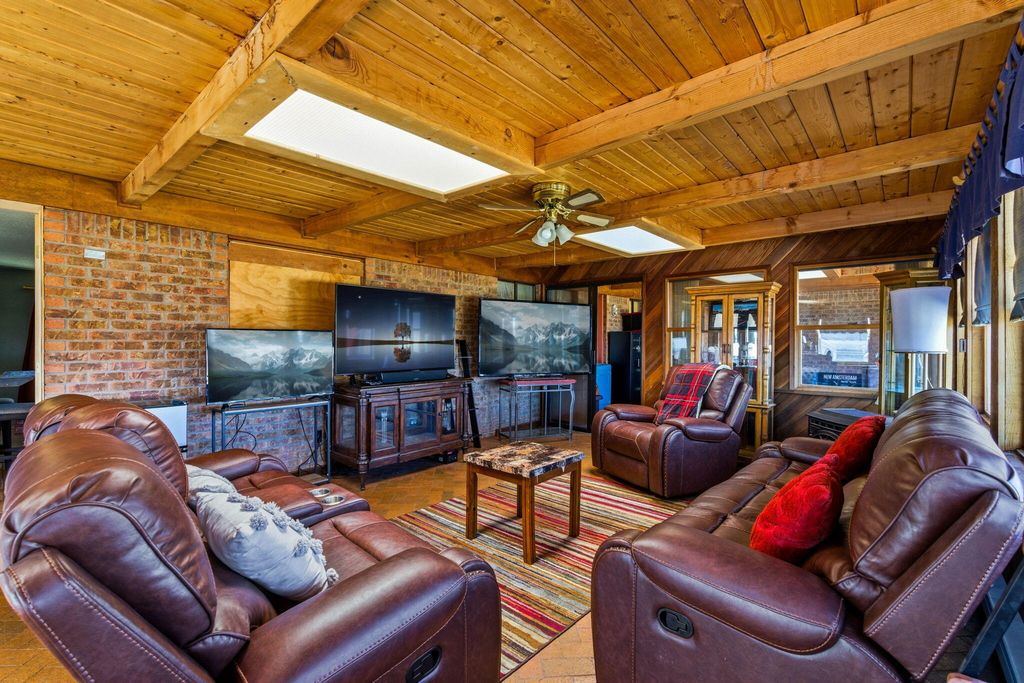 Image 18 of property listing at 10012 Clearwater Court NW, Albuquerque, NM 87114