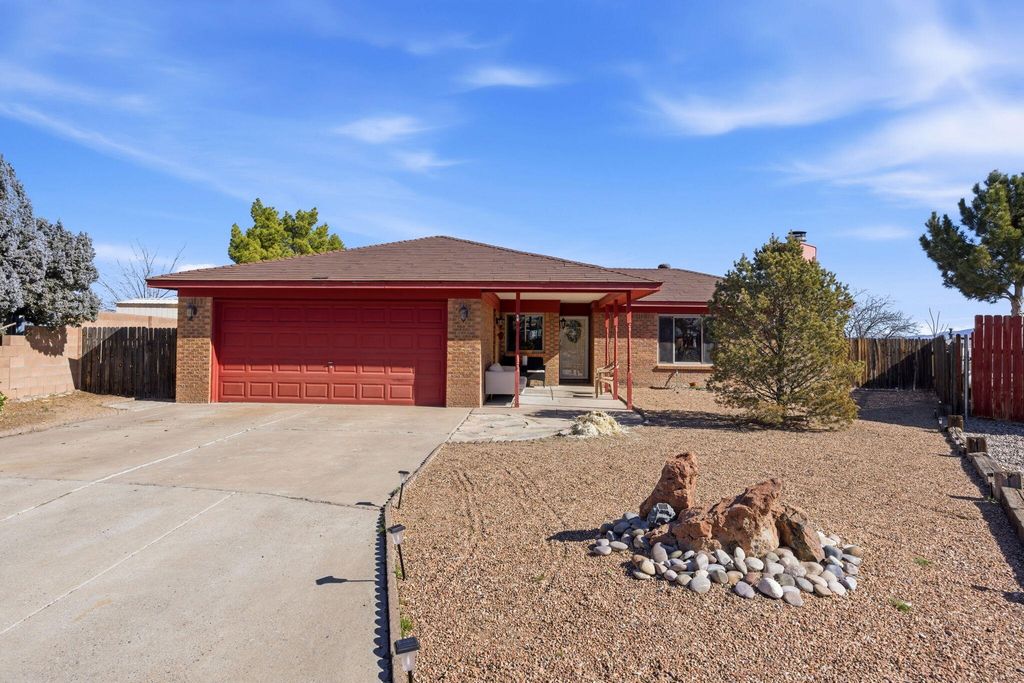 Image 2 of property listing at 10012 Clearwater Court NW, Albuquerque, NM 87114