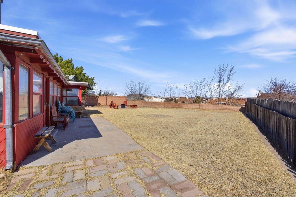 Image 32 of property listing at 10012 Clearwater Court NW, Albuquerque, NM 87114