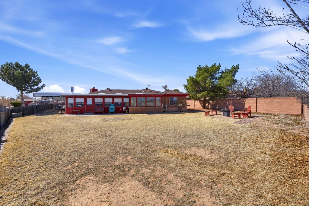 Image 33 of property listing at 10012 Clearwater Court NW, Albuquerque, NM 87114