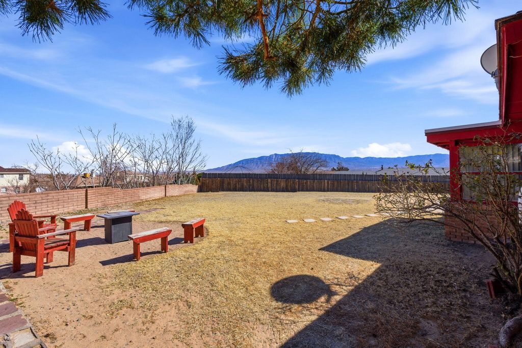 Image 35 of property listing at 10012 Clearwater Court NW, Albuquerque, NM 87114