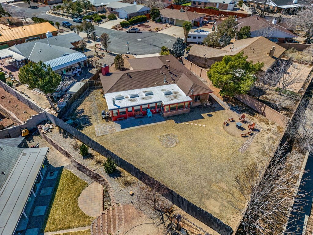 Image 42 of property listing at 10012 Clearwater Court NW, Albuquerque, NM 87114