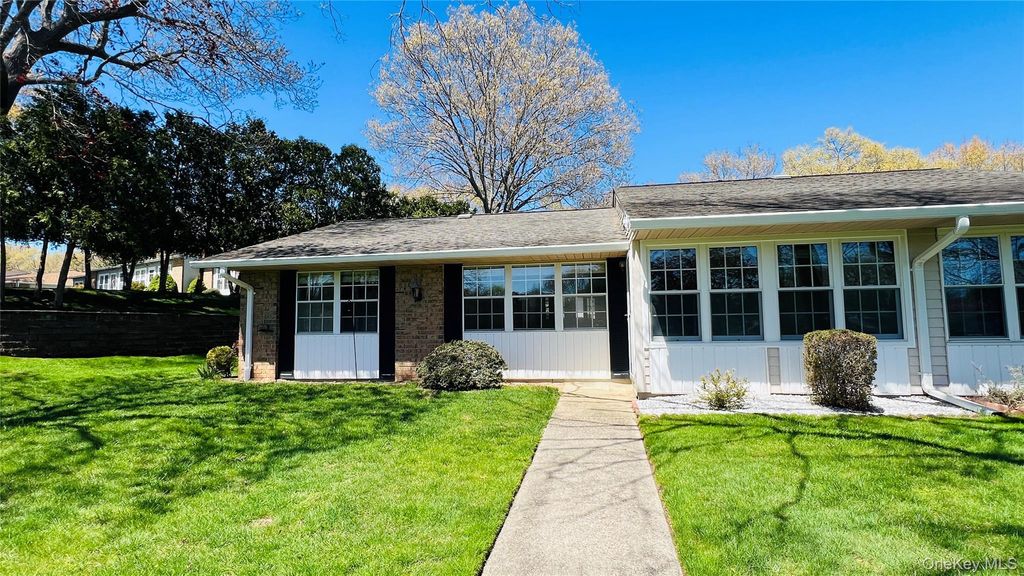 399 Woodbridge A, Ridge, NY 11961