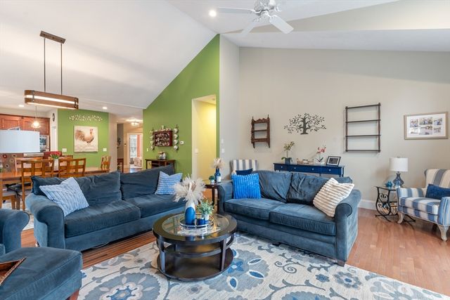 4 Hawthorne Path 4, Milford, MA 01757