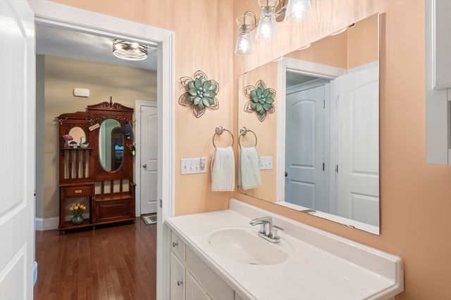 4 Hawthorne Path 4, Milford, MA 01757