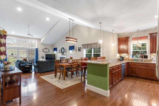 4 Hawthorne Path 4, Milford, MA 01757