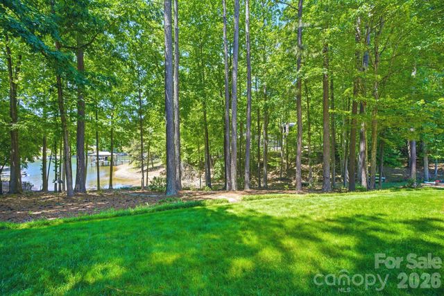7592 Cottonwood Drive, Denver, NC 28037