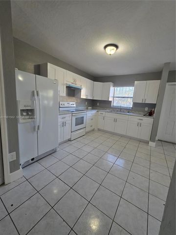 28156 SW 142nd Ct, Homestead, FL 33033