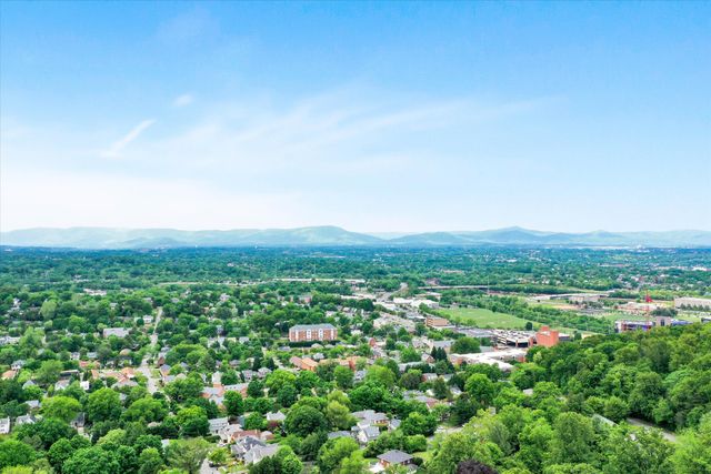 2412 Robin Hood RD, Roanoke, VA 24014