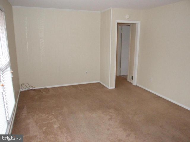 8116 CARROLLTON PKWY, Hyattsville, MD 20784