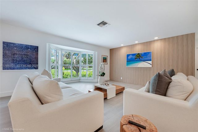 10330 SW 71st Ave, Pinecrest, FL 33156