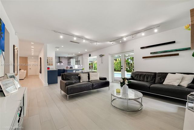 10330 SW 71st Ave, Pinecrest, FL 33156