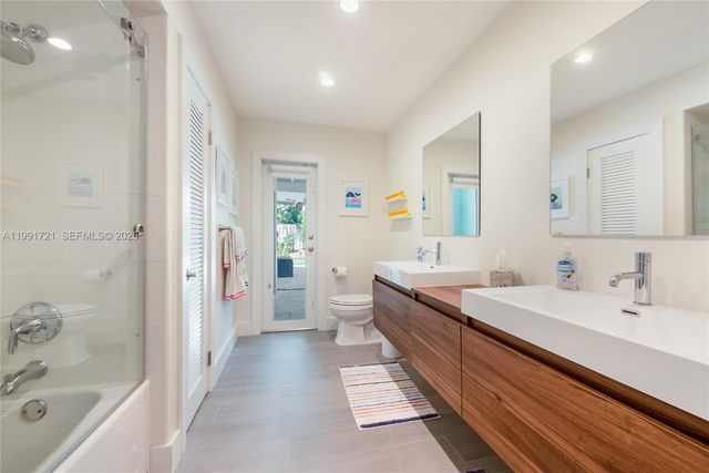 10330 SW 71st Ave, Pinecrest, FL 33156