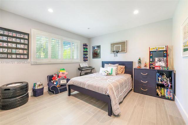 10330 SW 71st Ave, Pinecrest, FL 33156