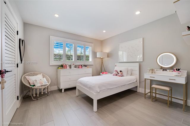 10330 SW 71st Ave, Pinecrest, FL 33156