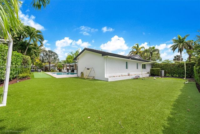 10330 SW 71st Ave, Pinecrest, FL 33156