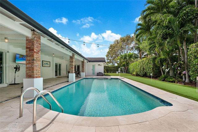 10330 SW 71st Ave, Pinecrest, FL 33156