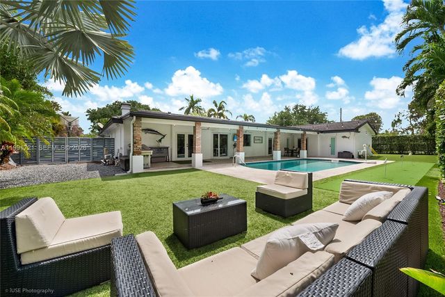 10330 SW 71st Ave, Pinecrest, FL 33156