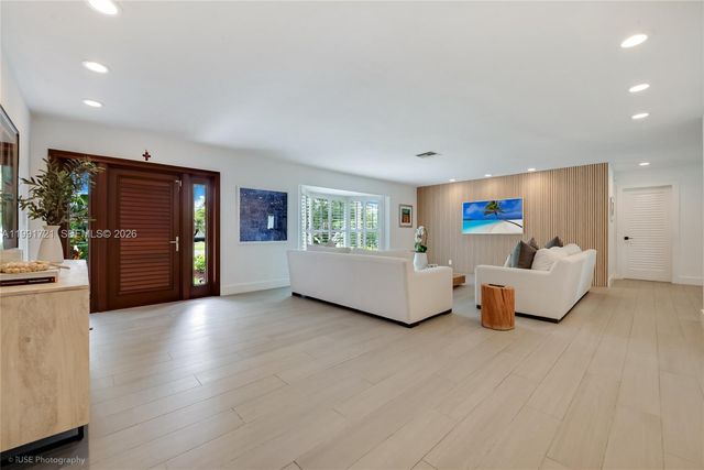 10330 SW 71st Ave, Pinecrest, FL 33156