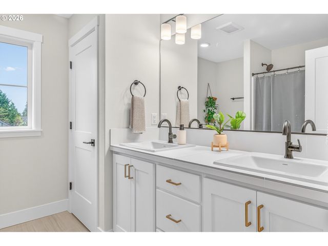 12311 Ne 57TH Ave, Vancouver, WA 98686