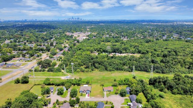 5743 Rue Street, Houston, TX 77033