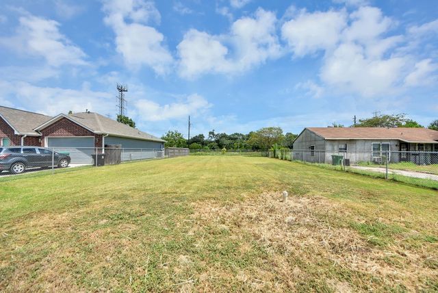 5743 Rue Street, Houston, TX 77033