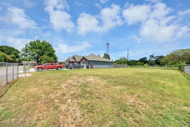 5743 Rue Street, Houston, TX 77033