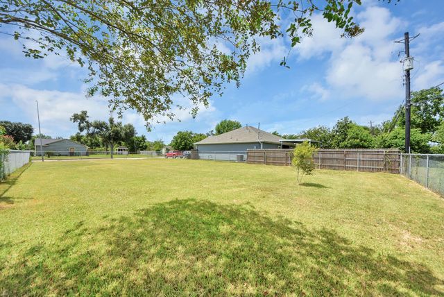 5743 Rue Street, Houston, TX 77033