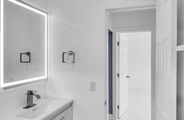915 SW 3RD Street, Boynton Beach, FL 33435