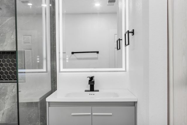 915 SW 3RD Street, Boynton Beach, FL 33435