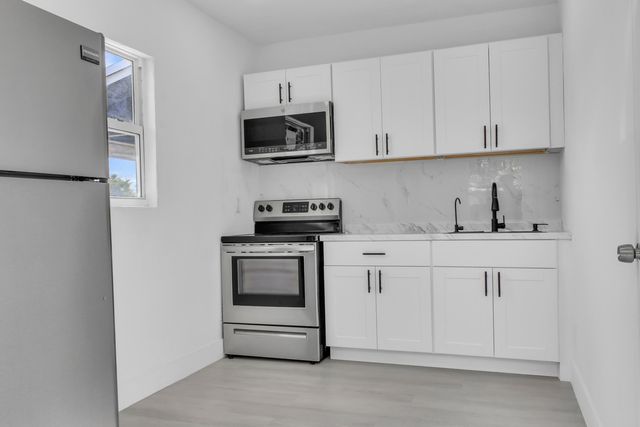 915 SW 3RD Street, Boynton Beach, FL 33435